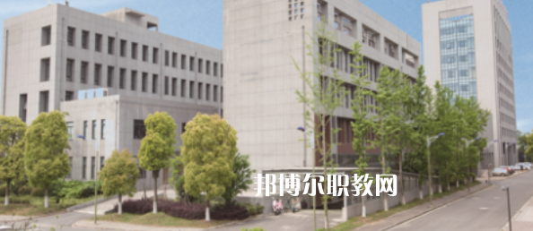 江蘇省邗江中等專業(yè)學(xué)校地址在哪里，哪個地區(qū)，哪個城市?