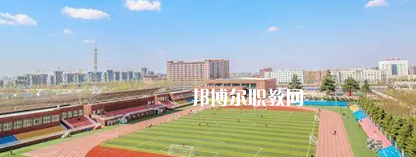西安培華學(xué)院附屬職業(yè)中等專業(yè)學(xué)校地址在哪里，哪個地區(qū)，哪個城市?