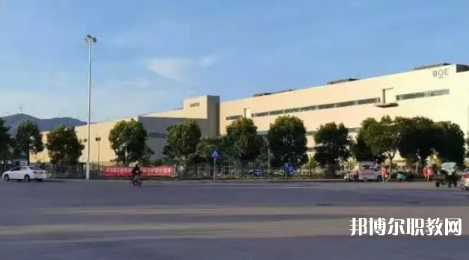 西安智能工業(yè)技工學(xué)校地址，乘車路線