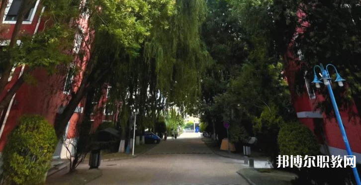 秦皇島市外事旅游職業(yè)學(xué)校地址，乘車路線