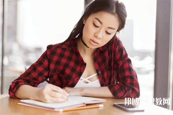 河北哪里的中職學(xué)校能讀計算機(jī)與產(chǎn)品維修專業(yè)