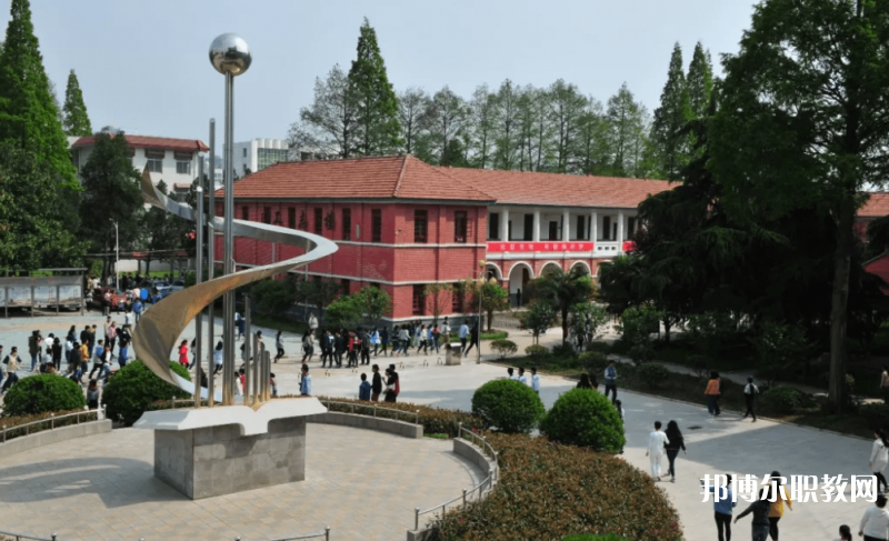 信陽市第一職業(yè)高級中學(xué)怎么樣、好不好