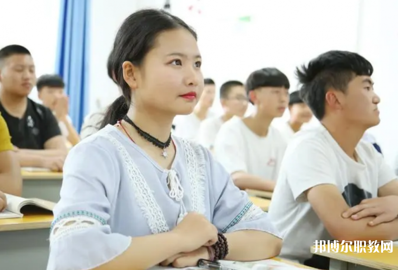 四川2024年上中專學(xué)?？刹豢梢钥即髮W(xué)