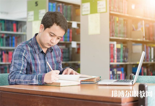 廣東哪里的中專學(xué)校能讀計算機(jī)繪圖與設(shè)計專業(yè)