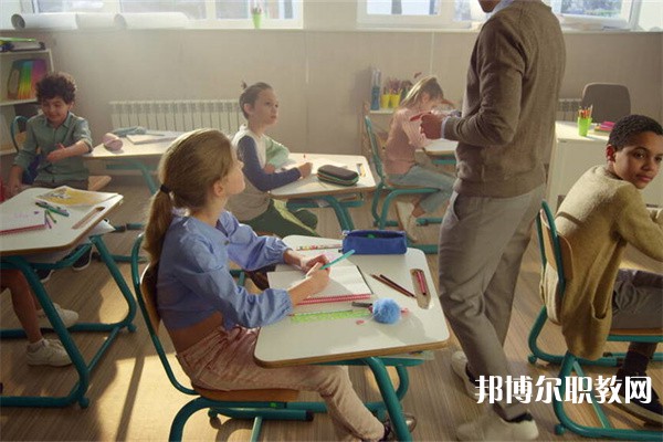 廣東哪里的技工學(xué)校能讀服裝設(shè)計(jì)與制作專(zhuān)業(yè)