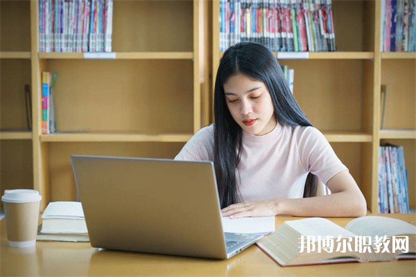 廣東哪里的職業(yè)學校能讀服裝設(shè)計與工藝(電商方向)專業(yè)