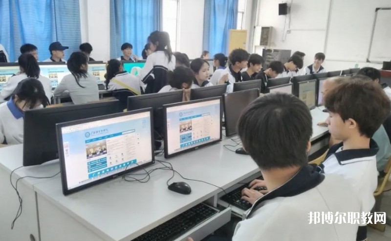 馬山縣民族職業(yè)技術學校網站網址主頁