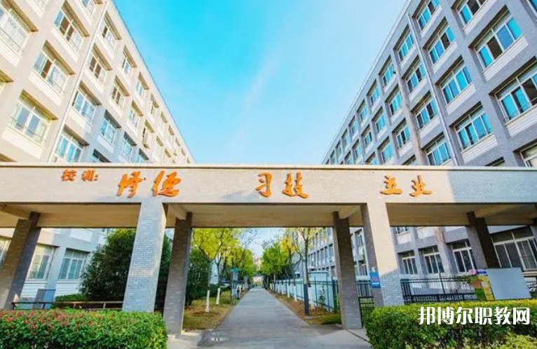 2024青島西海岸新區(qū)職業(yè)中等專(zhuān)業(yè)學(xué)校招生計(jì)劃 招生人數(shù)是多少(附要求、條件、對(duì)象)