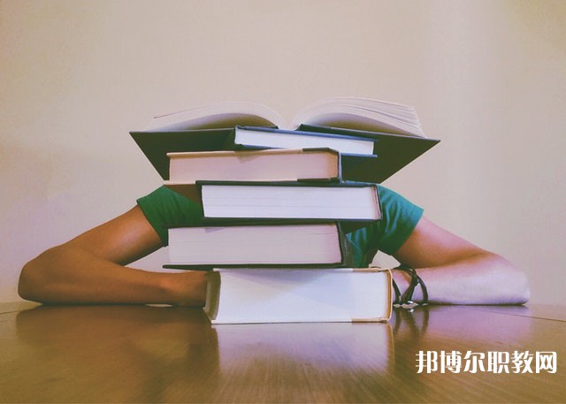 廣西哪里的中職學校能讀計算機應用(影視動漫設(shè)計與制作方向)專業(yè)