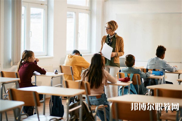 廣西哪里的中職學校能讀旅游服務與管理(導游、休閑農業(yè)方向)專業(yè)