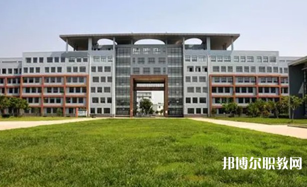 2024本溪市衛(wèi)生學(xué)校多少錢 本溪市衛(wèi)生學(xué)校各專業(yè)學(xué)費收費標(biāo)準(zhǔn)