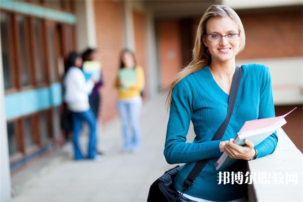 貴州哪里的中專學(xué)校能讀計算機(jī)平面設(shè)計專業(yè)