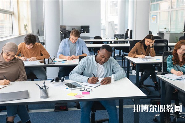 云南哪里的技工學(xué)校能讀現(xiàn)代物流與船舶輪機(jī)（高級(jí)工）專(zhuān)業(yè)