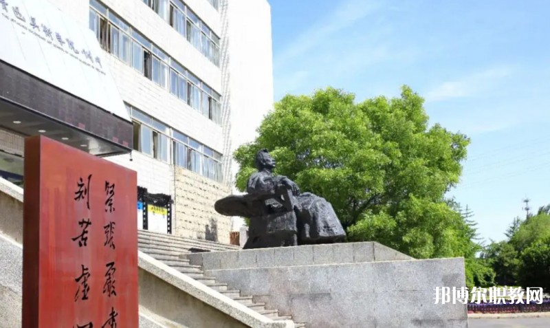 2025魯迅美術(shù)學(xué)院附屬中等美術(shù)學(xué)校招生計(jì)劃 招生人數(shù)是多少(附要求、條件、對(duì)象)