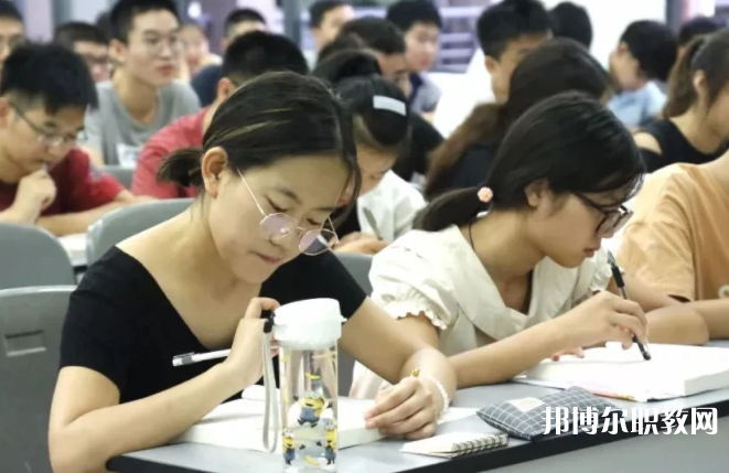 2025濟南職業(yè)學(xué)校最新排名前三名單