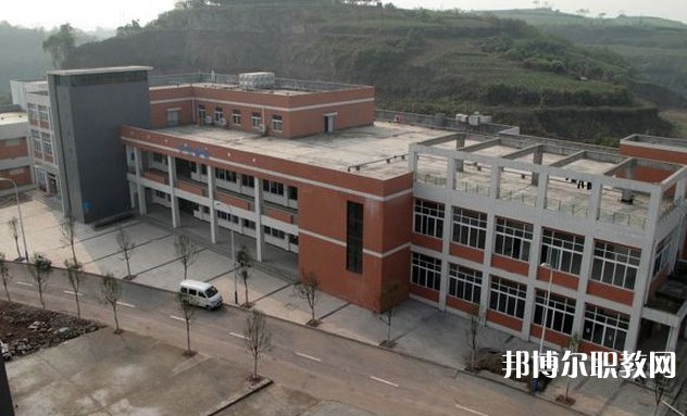 自貢2025年鐵路學校中專升大?？际裁? width=